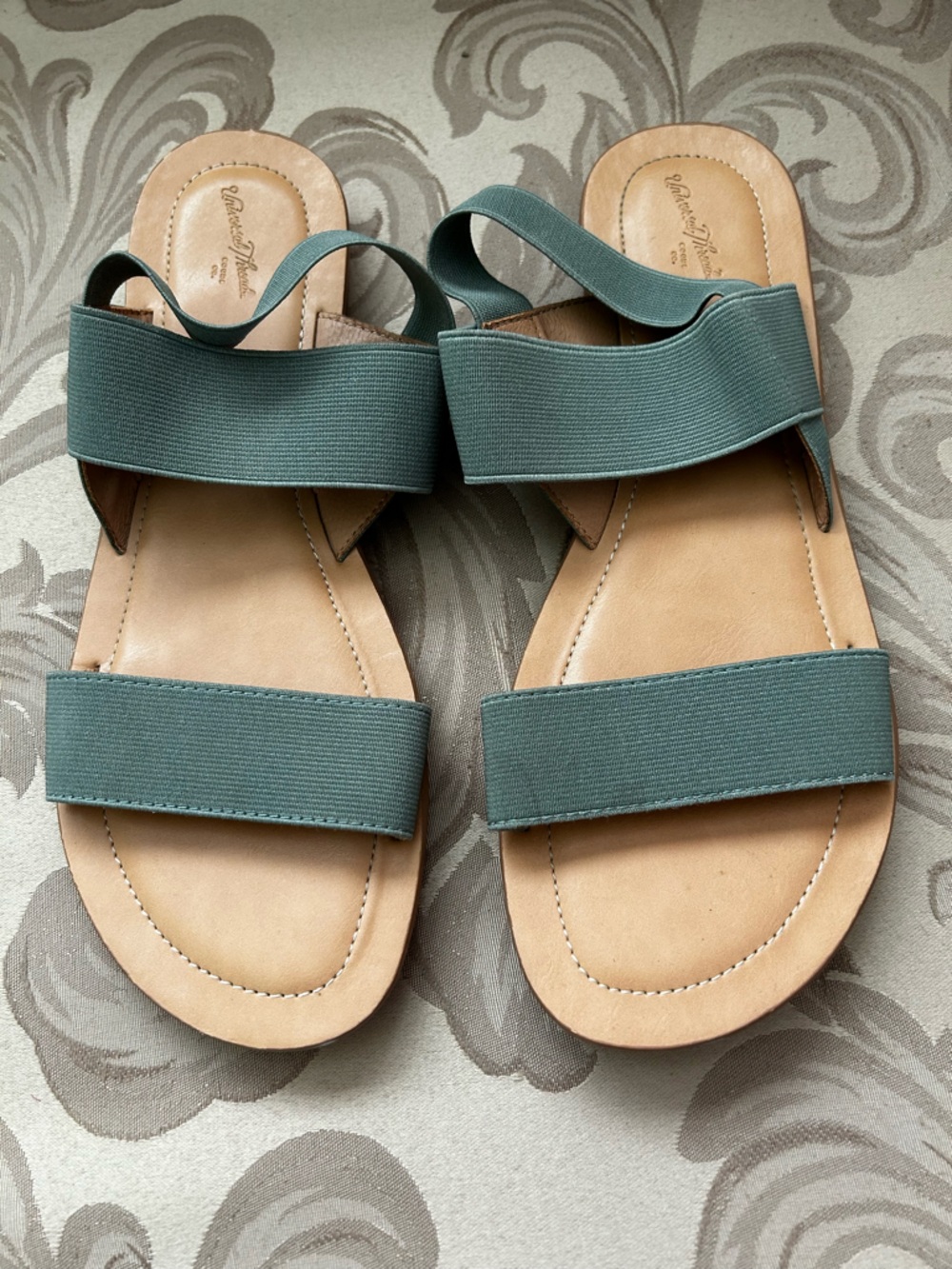 Universal Thread Women’s 10 Seagram Green Elastic Strap Sandals Flats Shoes